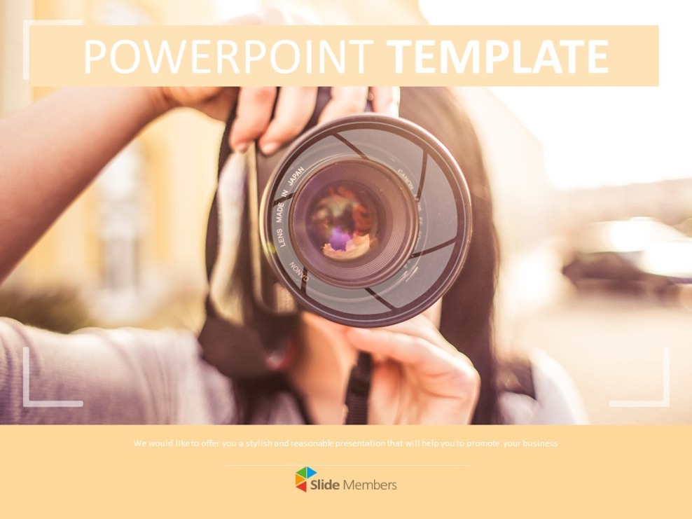 Kostenlose Google Slides Hintergründe - Eine Frau, die ein Bild macht_01